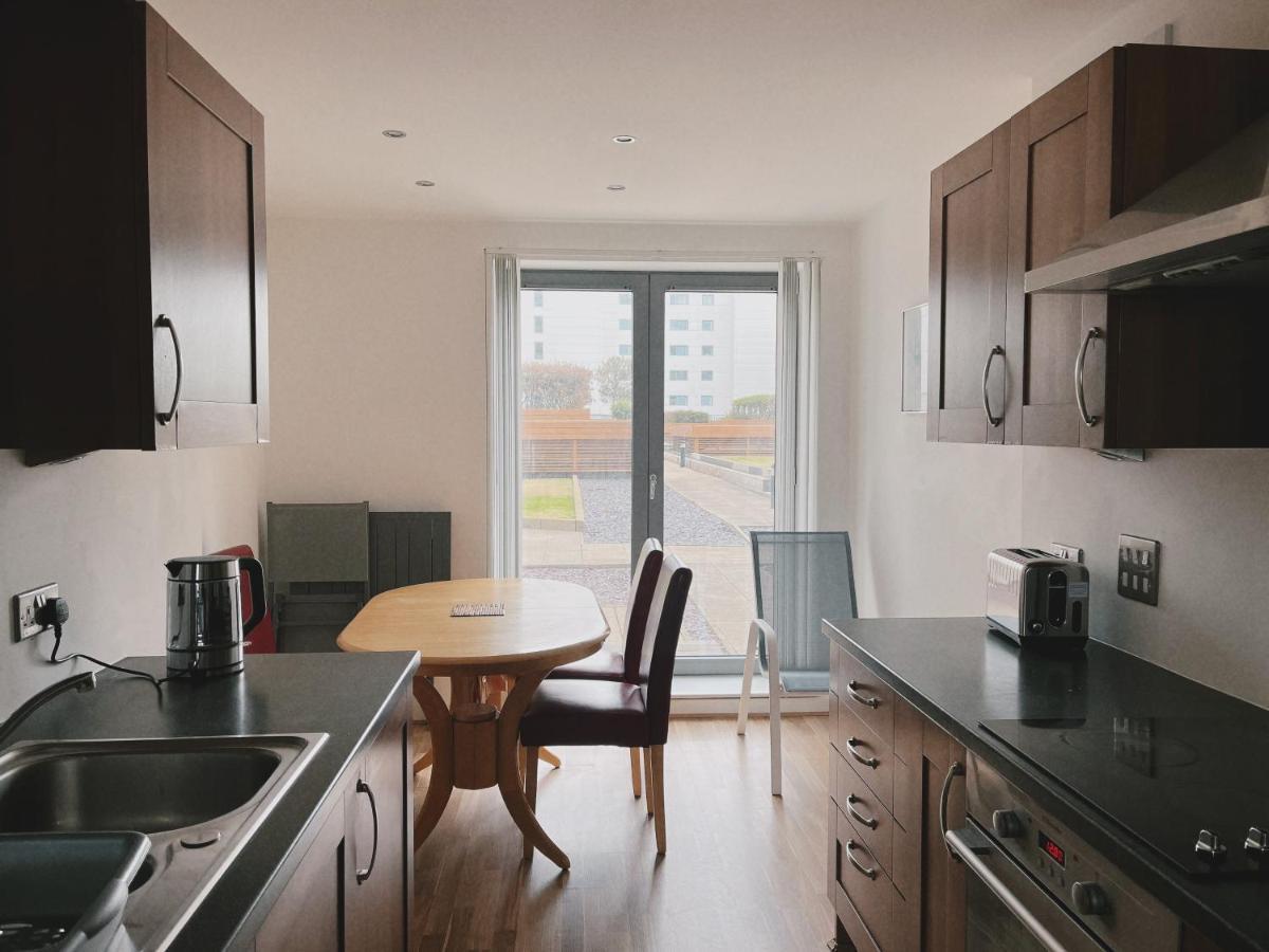 Stunning Waterfront Western Harbour Apartment, Edinburgh
